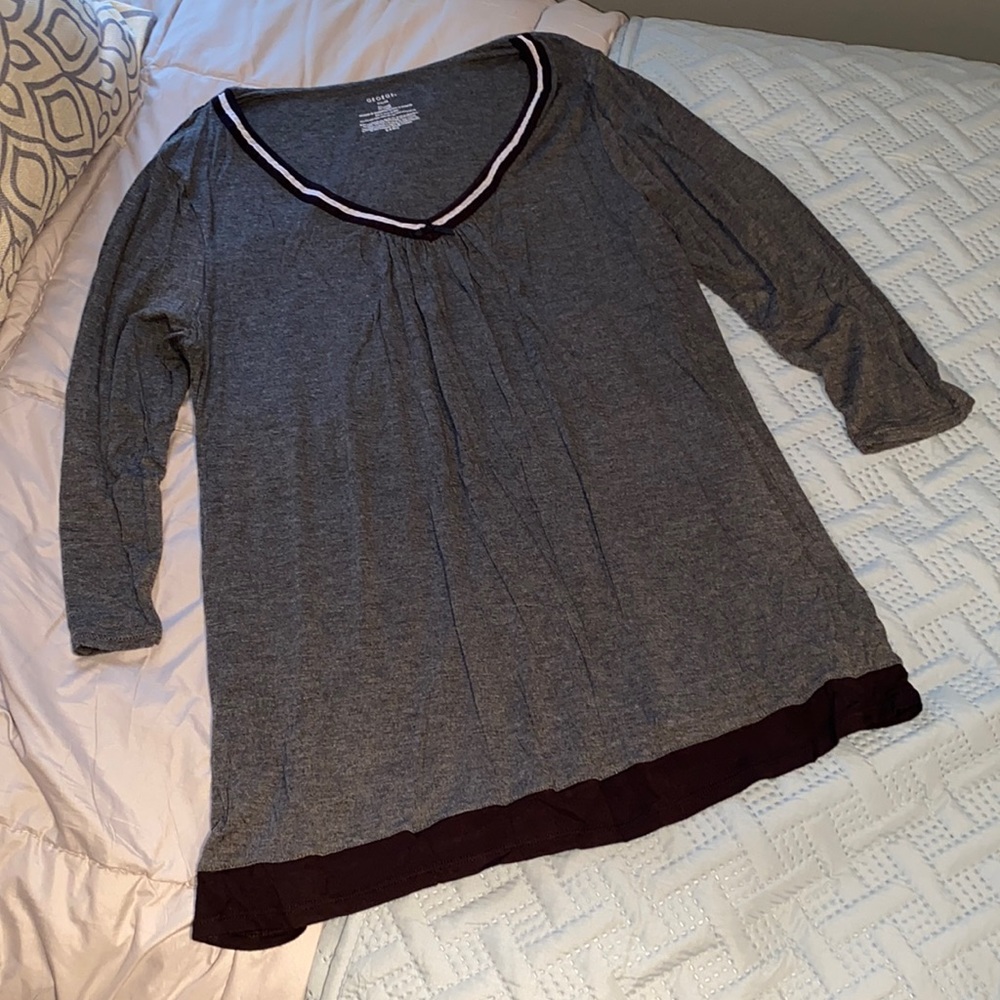 George loungewear style form flattering loose fit top. Grey size s (4-6)